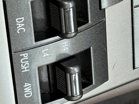 Used 2011 Lexus GX 460 image 11