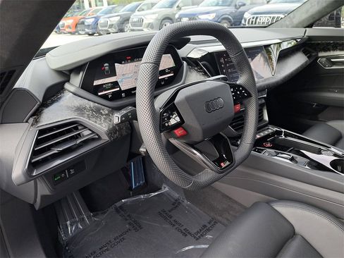 New 2026 Audi RS e-tron GT Base image 7