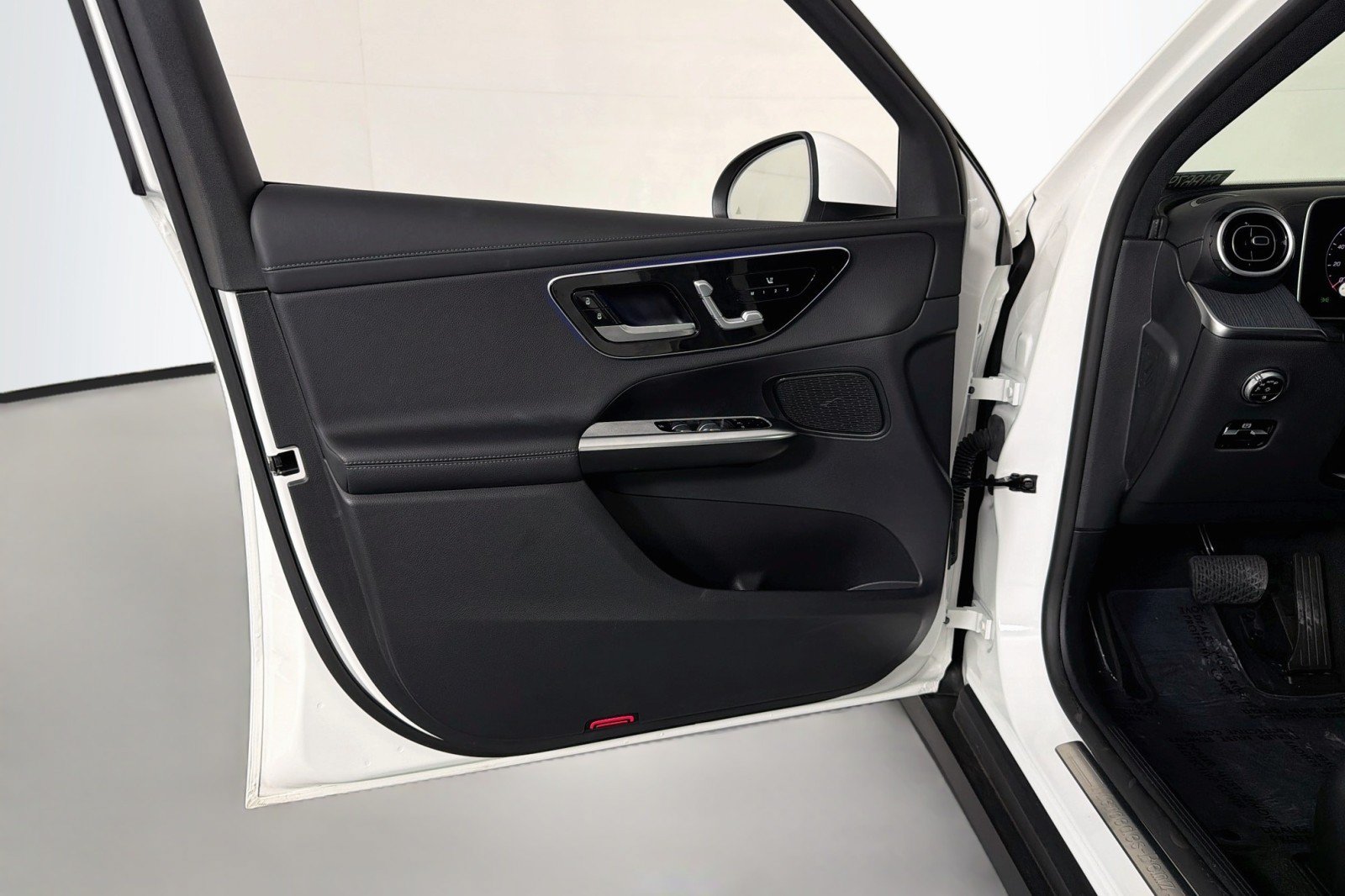 Certified 2025 Mercedes-Benz GLC 350e 4MATIC image 22