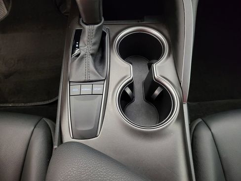 Used 2024 Toyota Camry SE image 27