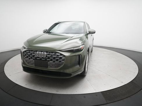 Used 2025 Audi Q5 Premium Plus w/ Premium Plus image 2