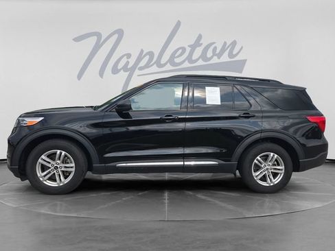 Used 2024 Ford Explorer XLT w/ Equipment Group 202A RWD image 4