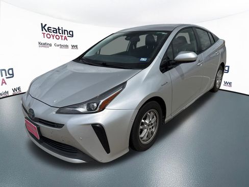 Used 2020 Toyota Prius LE FWD image 3