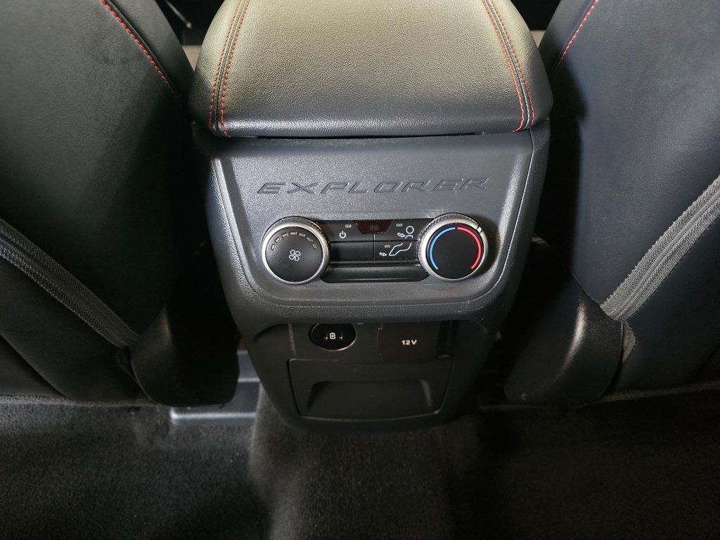 Used 2025 Ford Explorer ST-Line AWD/4WD image 34