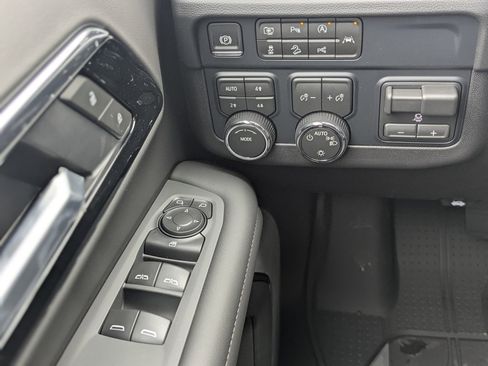 New 2026 Chevrolet Suburban LS image 22