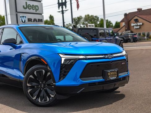 Used 2024 Chevrolet Blazer EV RS AWD/4WD image 3