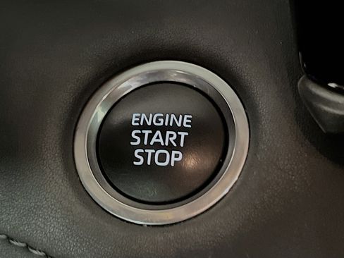 Used 2024 Toyota Highlander LE FWD image 23