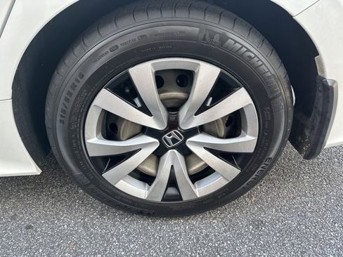 Used 2022 Honda Civic LX image 5