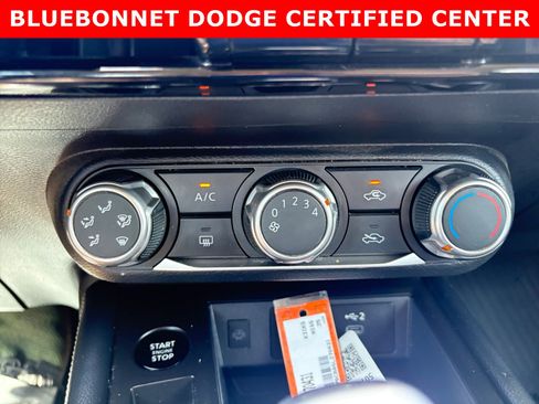Used 2025 Nissan Kicks SV AWD/4WD image 17