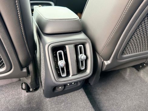 Certified 2025 Volvo XC40 B5 Core image 16