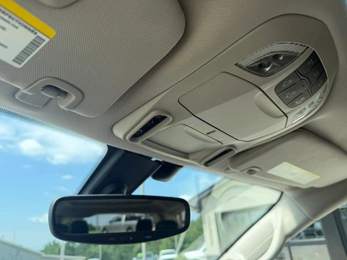 Used 2018 Chrysler Pacifica Limited FWD image 33
