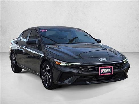 Certified 2025 Hyundai Elantra Sport FWD image 3