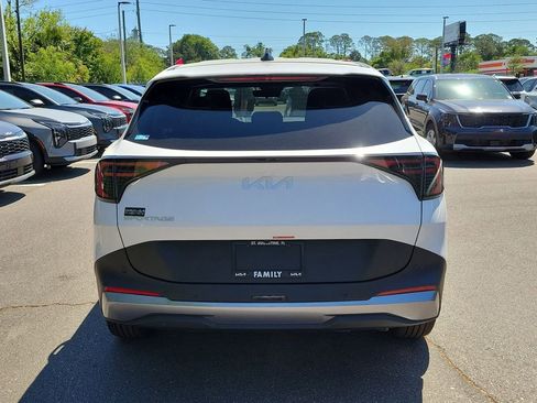 New 2026 Kia Sportage LX w/ LX Convenience Package FWD image 5