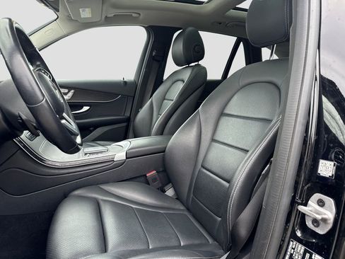 Used 2022 Mercedes-Benz GLC 300 4MATIC w/ Premium Package Lite image 11