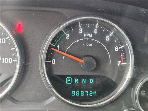 Used 2018 Jeep Wrangler Unlimited Sahara w/ Connectivity Group AWD/4WD image 13