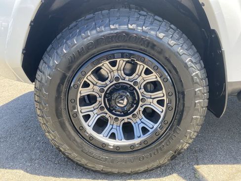 Certified 2019 Toyota 4Runner TRD Off-Road Premium AWD/4WD image 10
