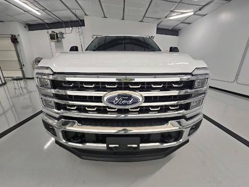 Used 2024 Ford F250 Lariat w/ FX4 Off-Road Package AWD/4WD image 9