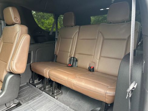 Used 2021 Chevrolet Suburban High Country image 25