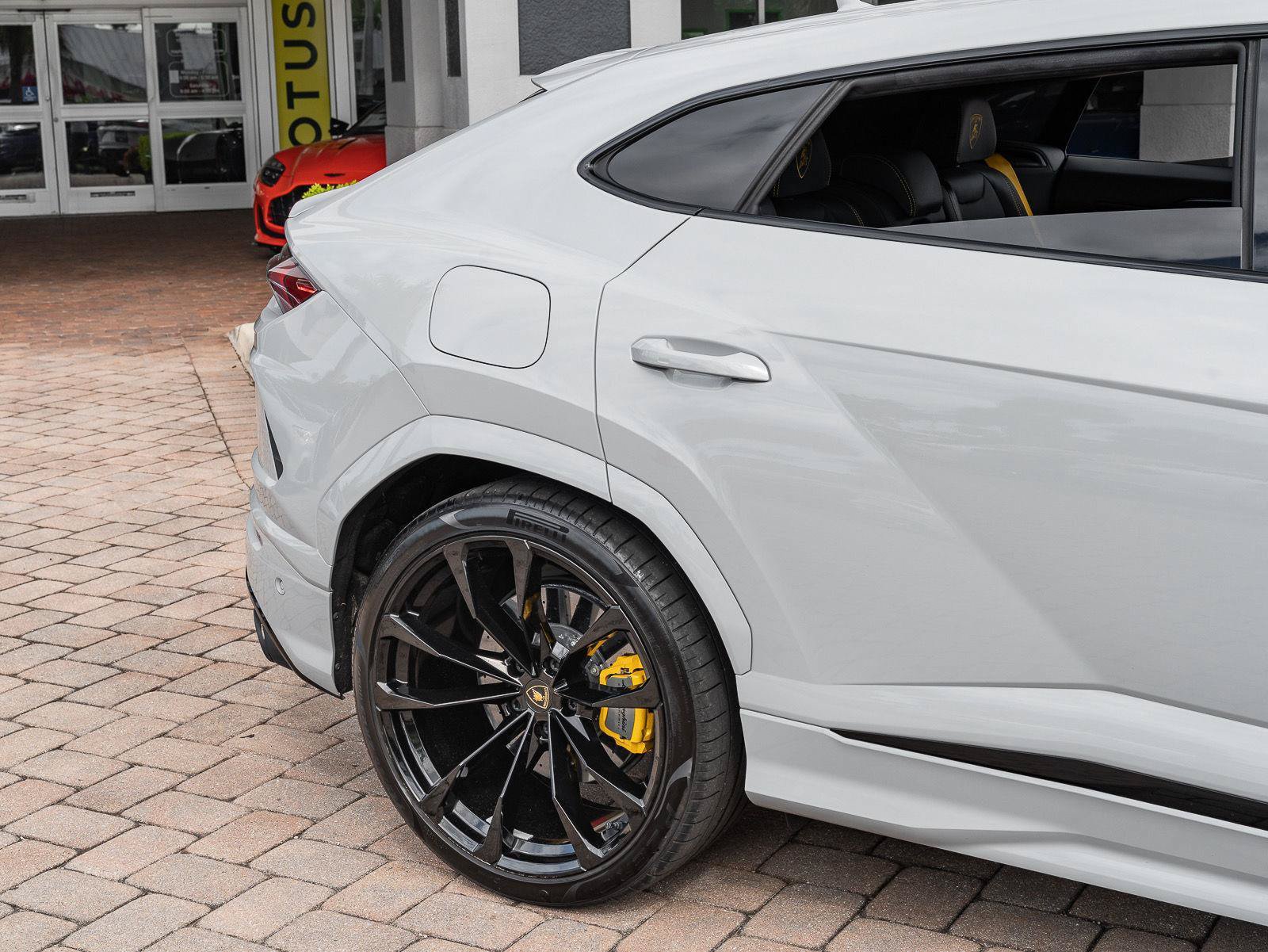 Used 2022 Lamborghini Urus AWD/4WD image 9