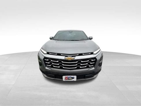 Used 2025 Chevrolet Equinox LT FWD image 3
