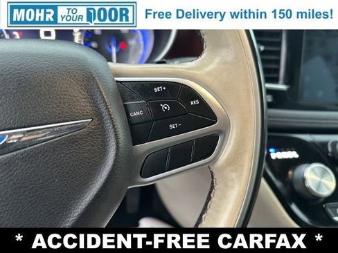 Used 2018 Chrysler Pacifica Limited image 17