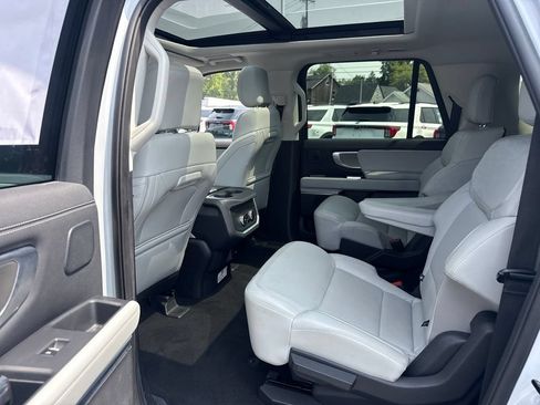 Used 2025 Ford Expedition Max Platinum w/ Driver's Package AWD/4WD image 16
