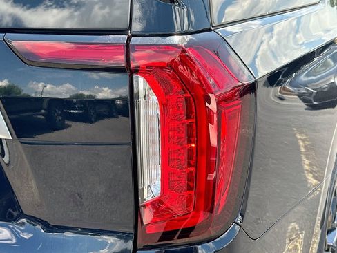 Used 2022 GMC Yukon XL Denali w/ Advanced Technology Package AWD/4WD image 35