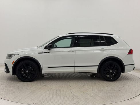 Used 2022 Volkswagen Tiguan SE R-Line AWD/4WD image 2