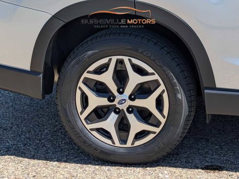 Used 2019 Subaru Forester Premium AWD/4WD image 9