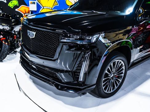 Used 2024 Cadillac Escalade V image 4