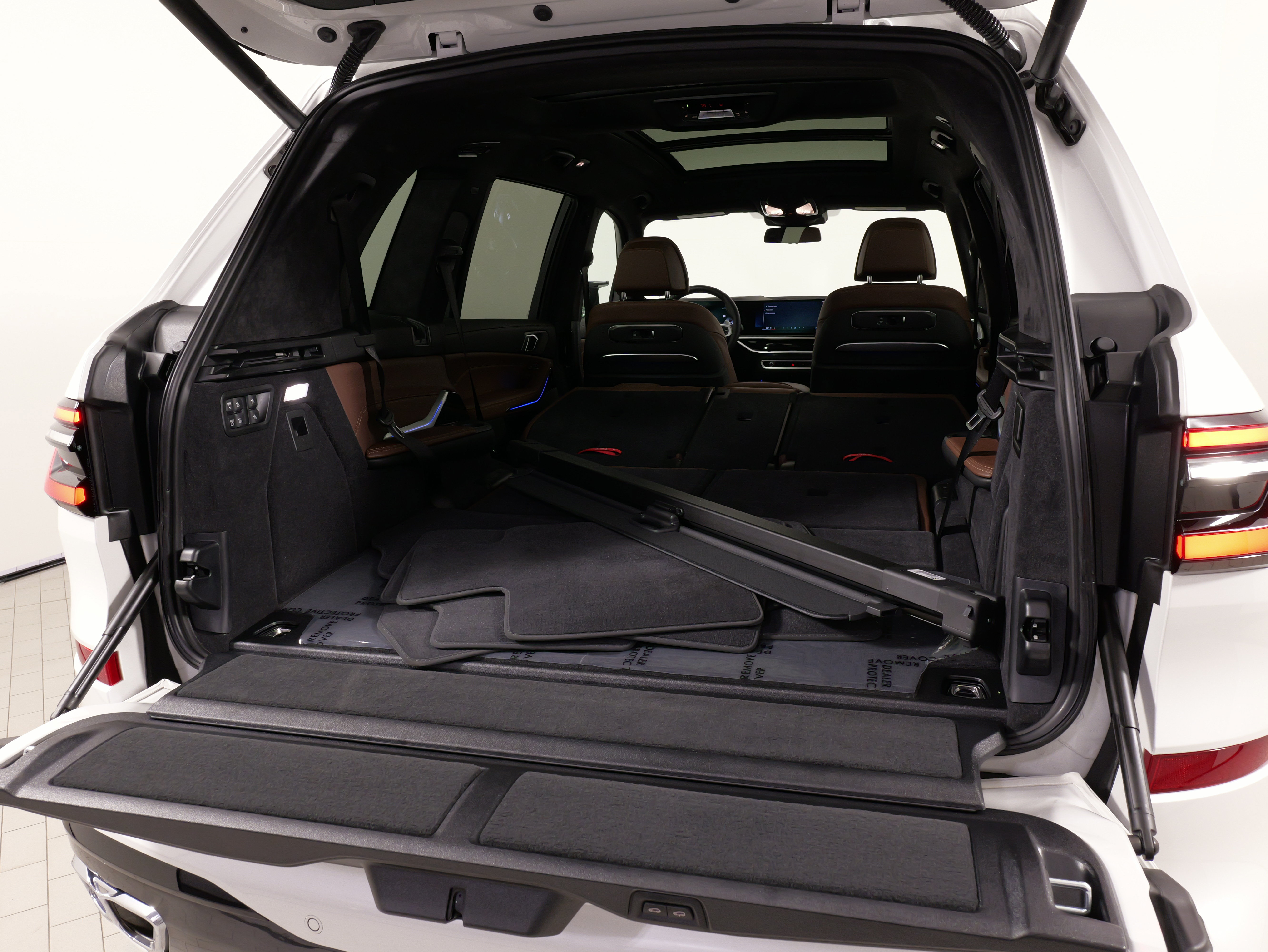 Used 2026 BMW X7 M60i AWD/4WD image 43