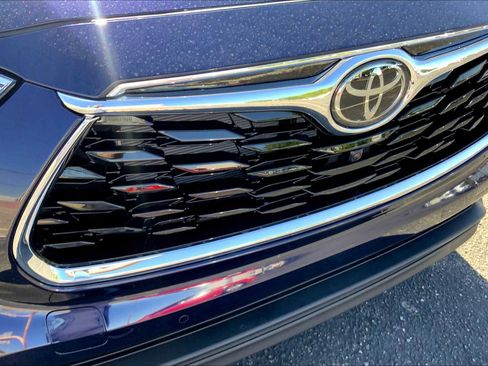 Used 2025 Toyota Highlander Limited image 26