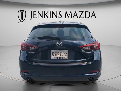 Used 2018 MAZDA MAZDA3 Touring FWD image 4