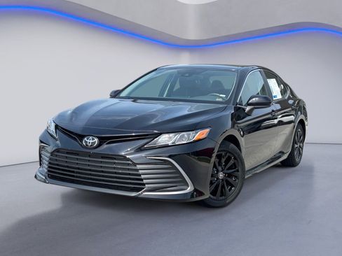 Used 2024 Toyota Camry LE image 2