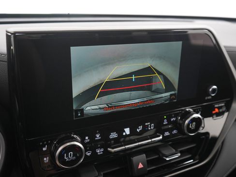 Used 2025 Toyota Highlander Limited AWD/4WD image 22
