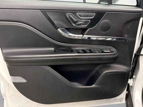 Used 2024 Lincoln Corsair AWD image 9