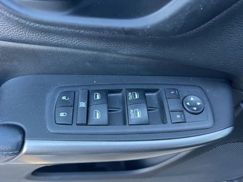 Used 2019 Jeep Cherokee Latitude Plus w/ Comfort/Convenience Group image 14