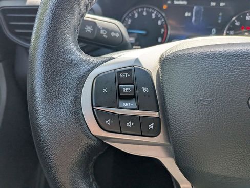 Used 2022 Ford Explorer XLT image 19