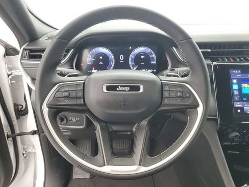 Used 2024 Jeep Grand Cherokee Altitude AWD/4WD image 21