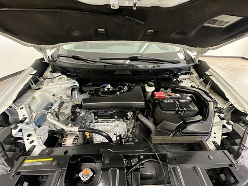 Used 2016 Nissan Rogue SV image 33