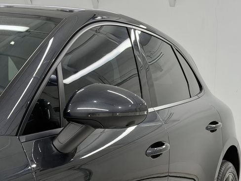 Certified 2021 Porsche Macan AWD/4WD image 19