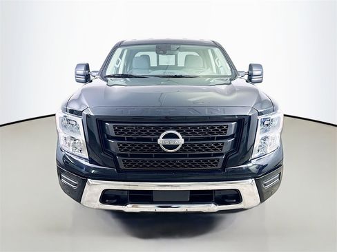 Used 2024 Nissan Titan SV w/ SV Convenience Package image 2