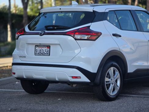 Used 2023 Nissan Kicks S FWD image 8