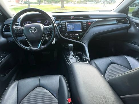 Used 2019 Toyota Camry SE FWD image 18