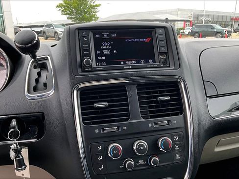 Used 2020 Dodge Grand Caravan SXT FWD image 21