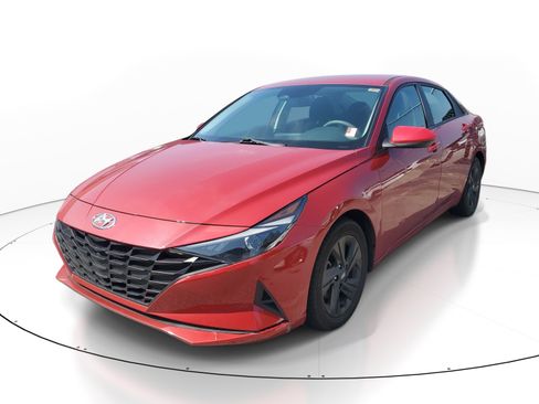 Used 2021 Hyundai Elantra SEL FWD image 3