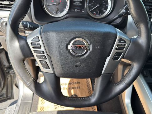 Used 2018 Nissan Titan SV w/ SV Convenience Package AWD/4WD image 16
