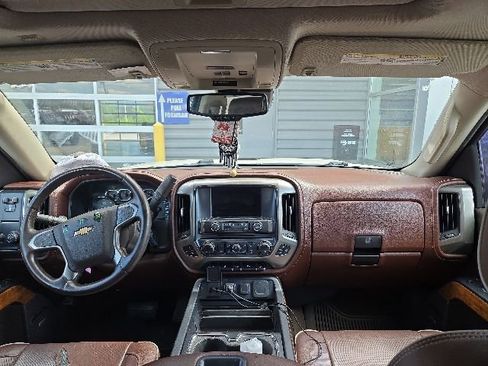 Used 2015 Chevrolet Silverado 1500 High Country w/ High Country Premium Package RWD image 3