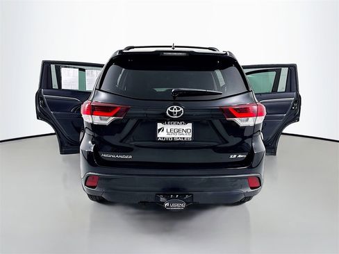 Used 2019 Toyota Highlander SE image 22