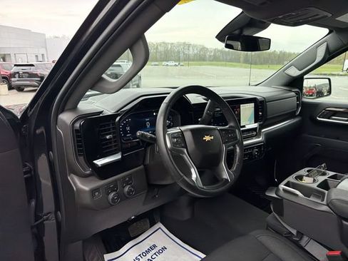 Used 2023 Chevrolet Silverado 1500 LT AWD/4WD image 10